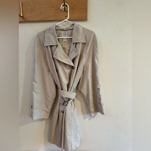 Elegant Women's Beige Trench Coat